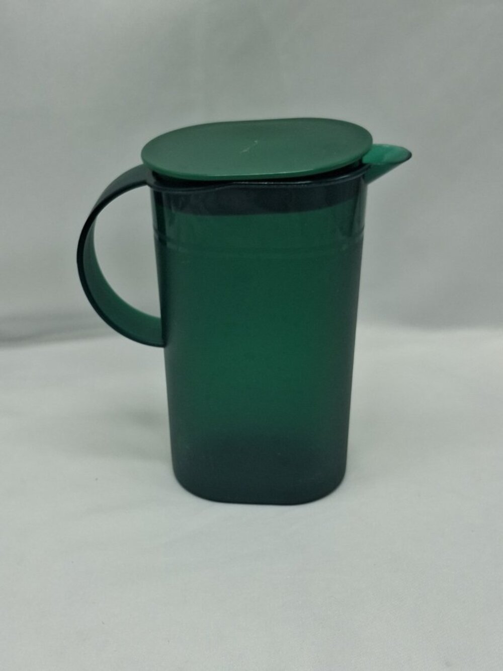 Tupperware 3535 3536  Hunter Green Mini Pitcher w/ Rocking Lid 16 oz